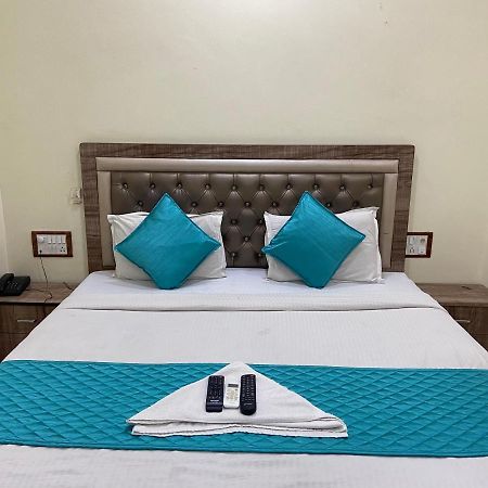 Hotel Apsara- Near J J Hospital Мумбай Екстериор снимка