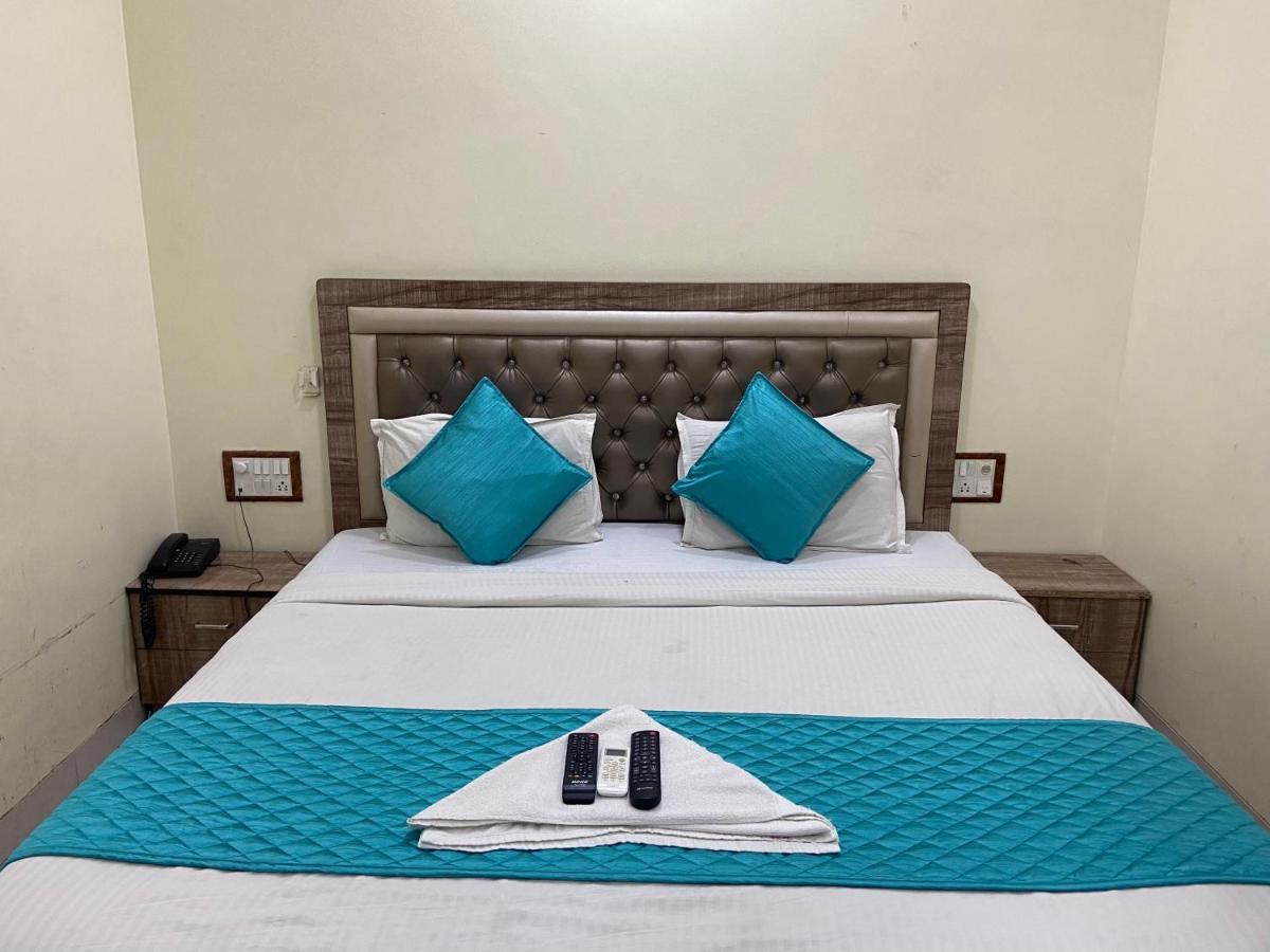 Hotel Apsara- Near J J Hospital Мумбай Екстериор снимка