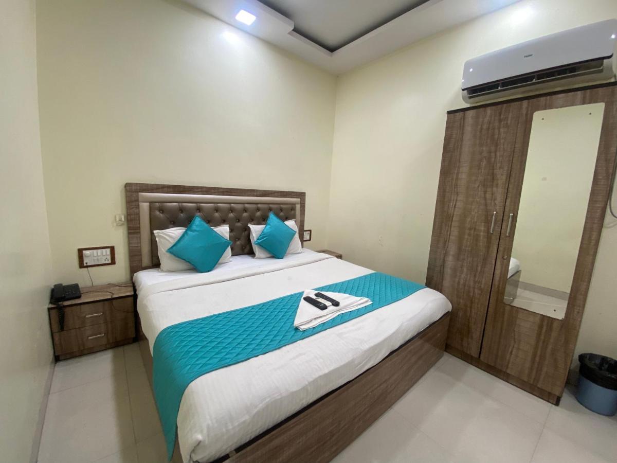 Hotel Apsara- Near J J Hospital Мумбай Екстериор снимка
