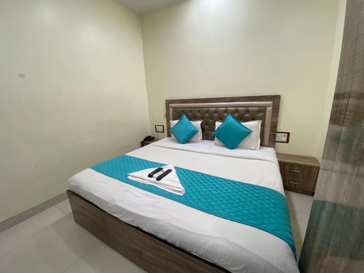 Hotel Apsara- Near J J Hospital Мумбай Екстериор снимка