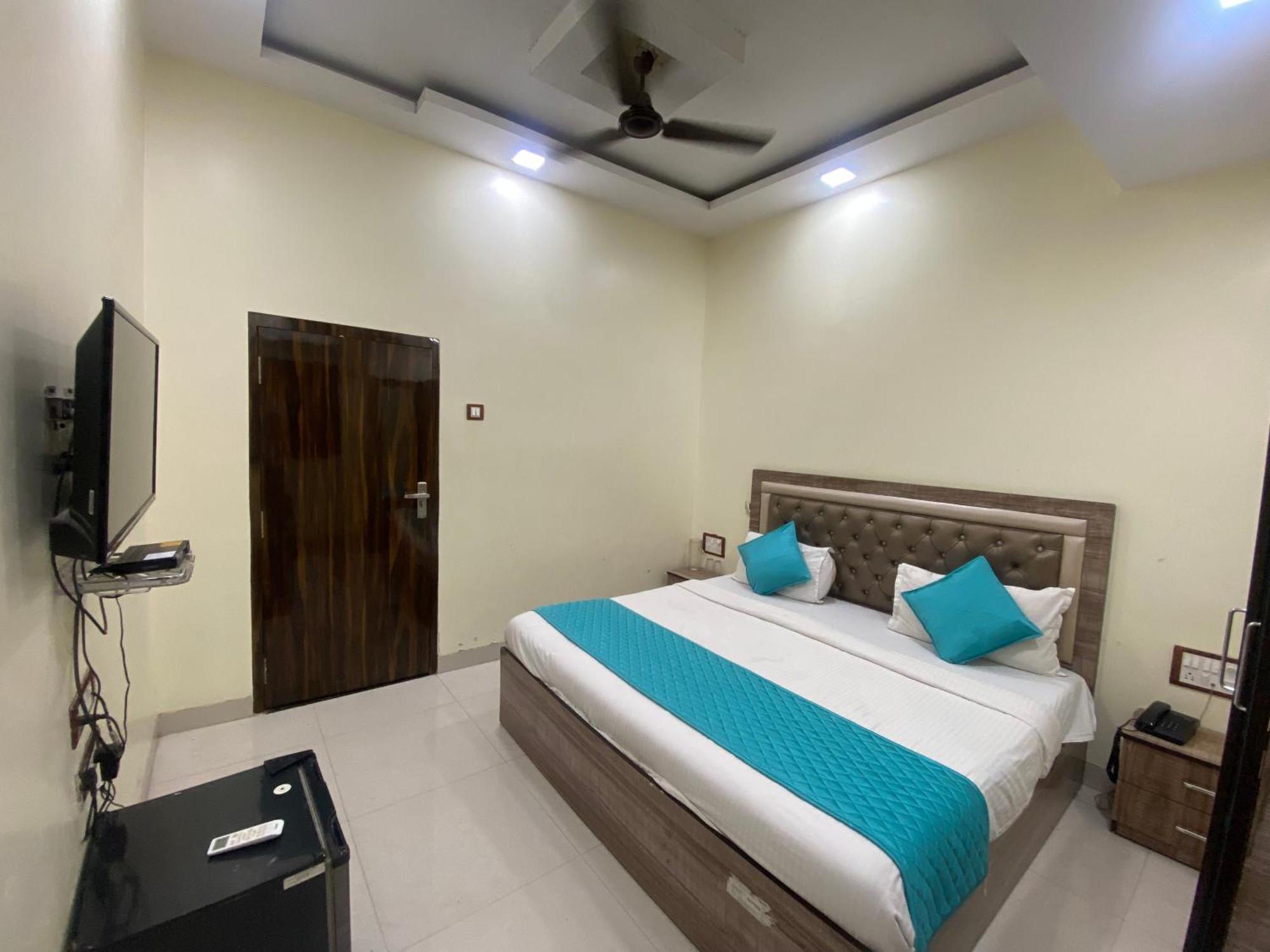 Hotel Apsara- Near J J Hospital Мумбай Екстериор снимка