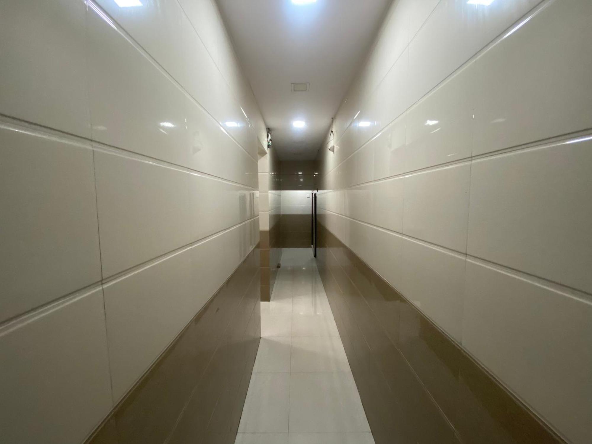 Hotel Apsara- Near J J Hospital Мумбай Екстериор снимка