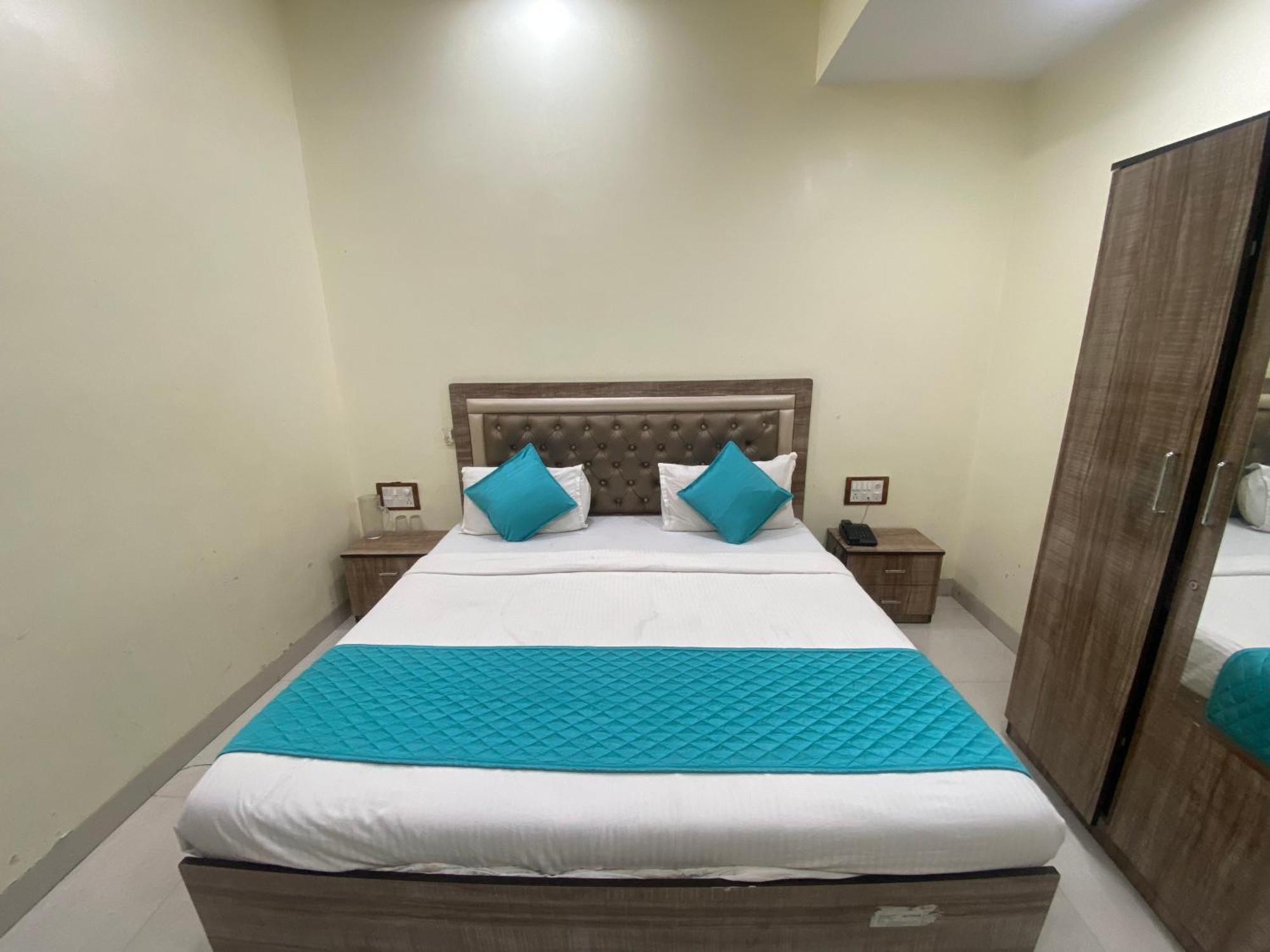 Hotel Apsara- Near J J Hospital Мумбай Екстериор снимка