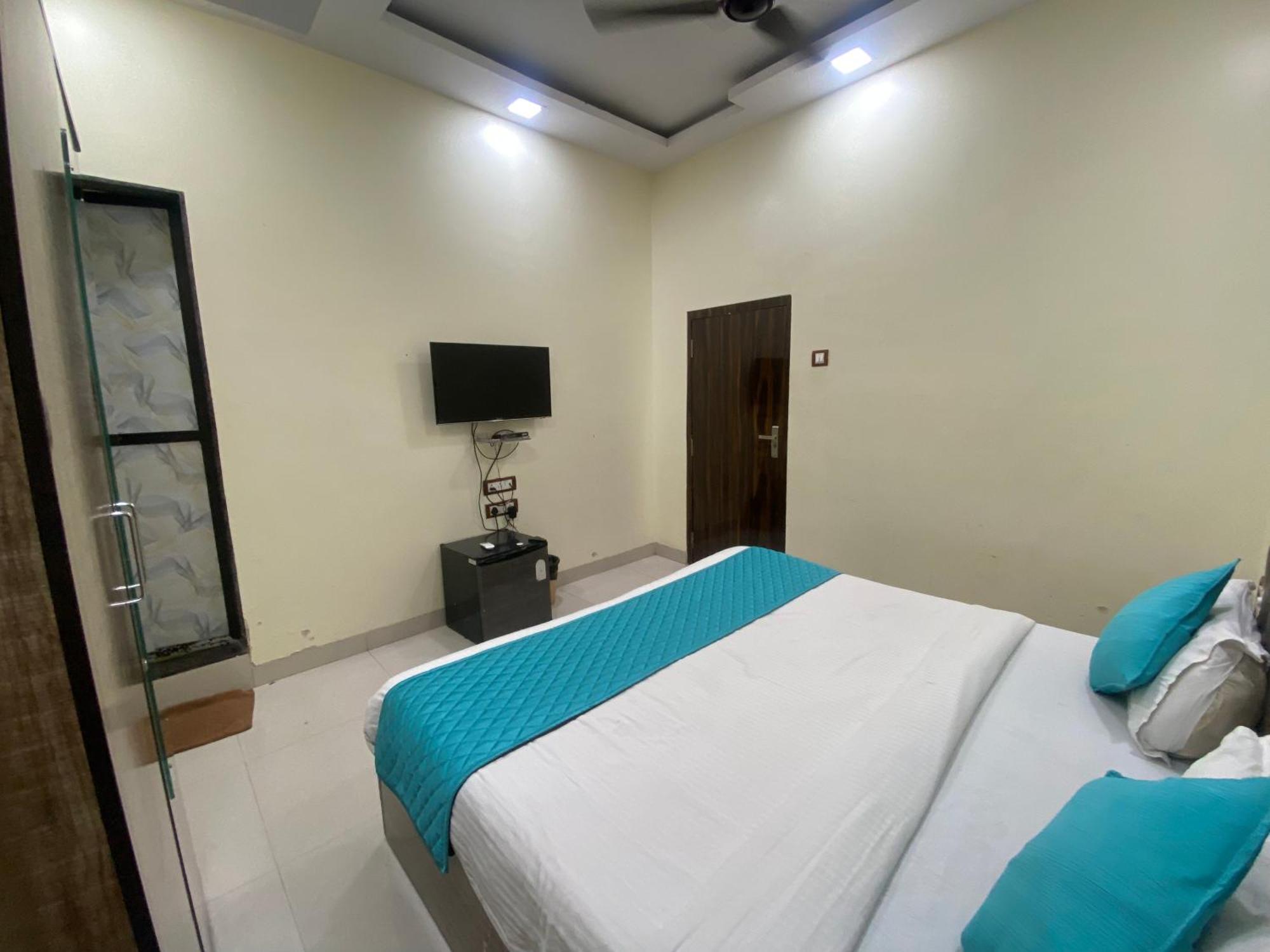 Hotel Apsara- Near J J Hospital Мумбай Екстериор снимка