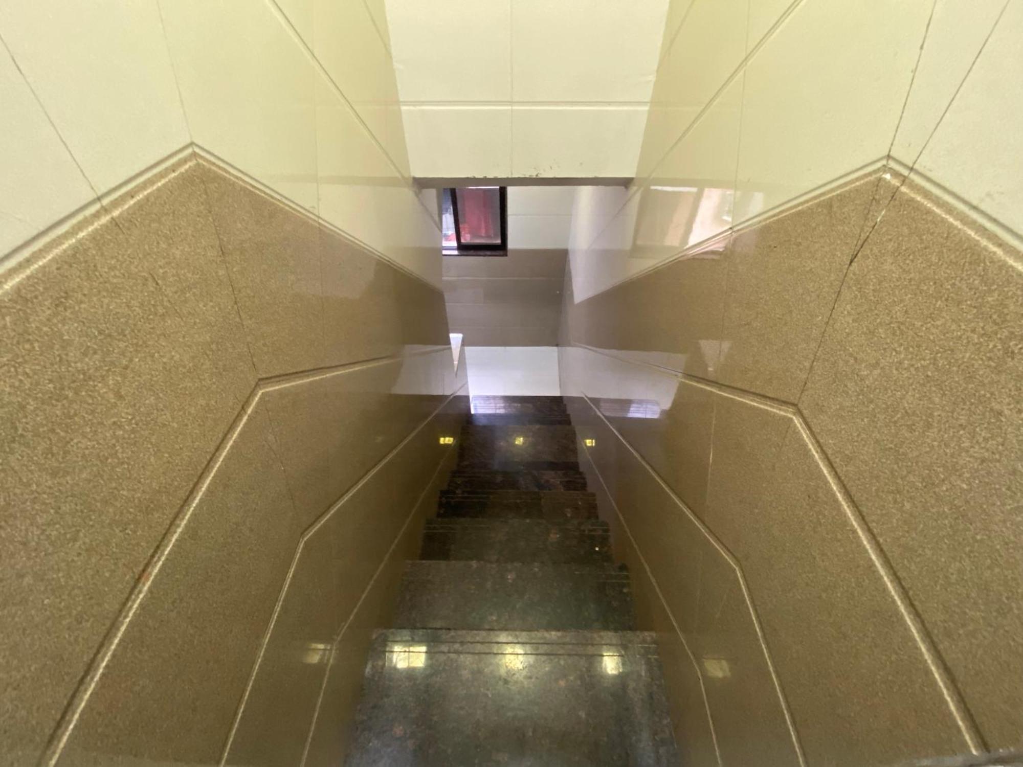 Hotel Apsara- Near J J Hospital Мумбай Екстериор снимка