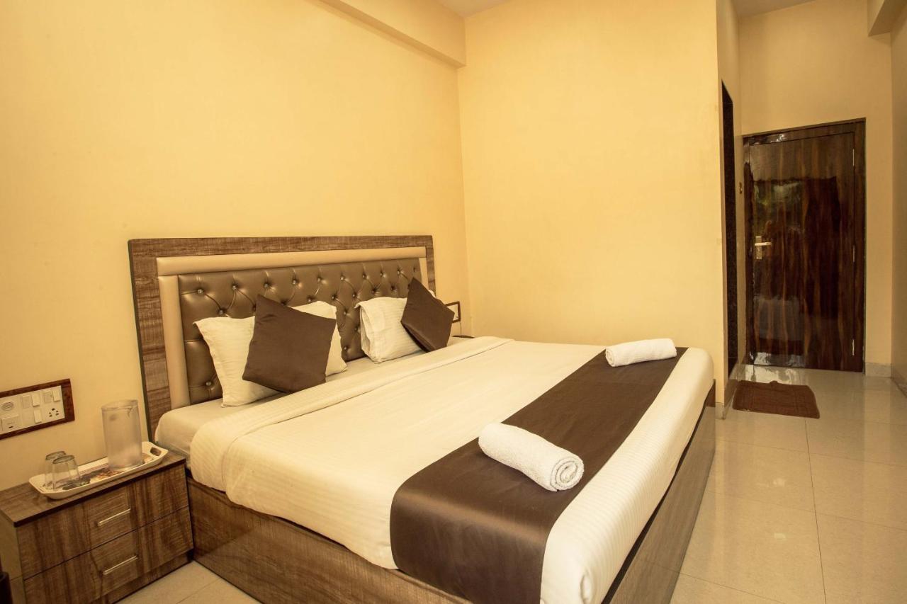 Hotel Apsara- Near J J Hospital Мумбай Екстериор снимка