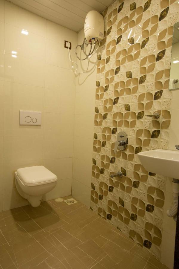 Hotel Apsara- Near J J Hospital Мумбай Екстериор снимка