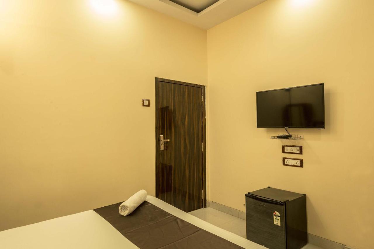 Hotel Apsara- Near J J Hospital Мумбай Екстериор снимка
