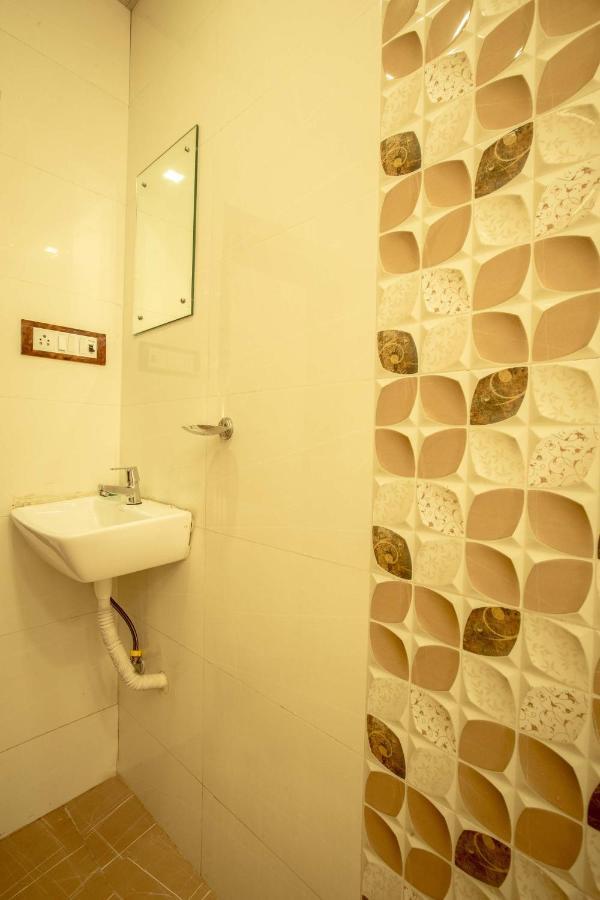 Hotel Apsara- Near J J Hospital Мумбай Екстериор снимка