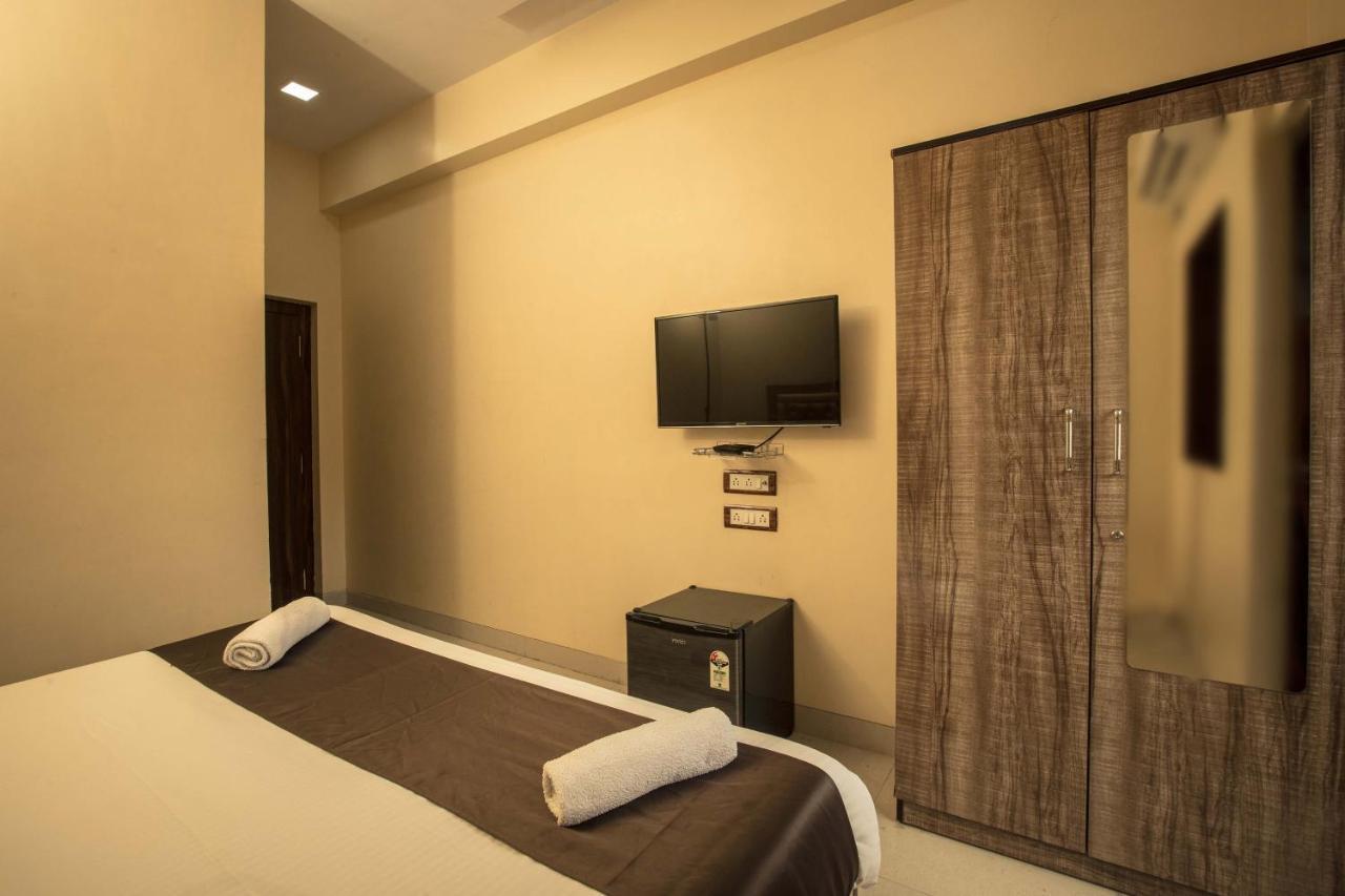 Hotel Apsara- Near J J Hospital Мумбай Екстериор снимка
