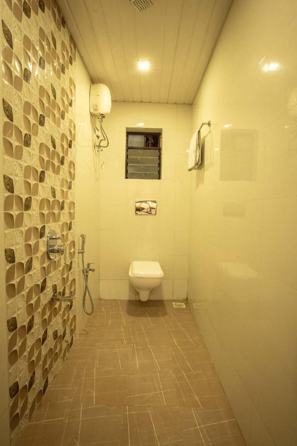 Hotel Apsara- Near J J Hospital Мумбай Екстериор снимка